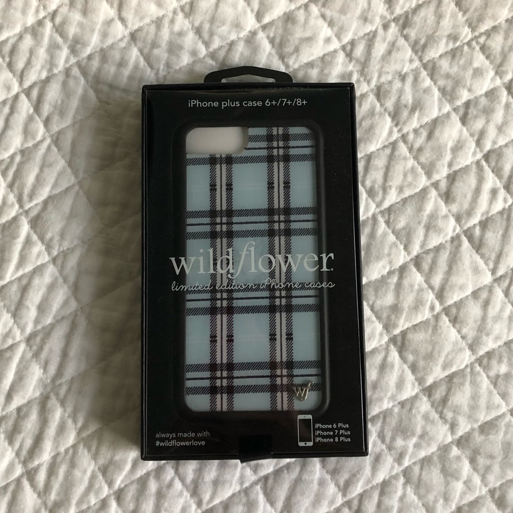 🦋 SOLD 🦋 Wildflower blue plaid case 😍